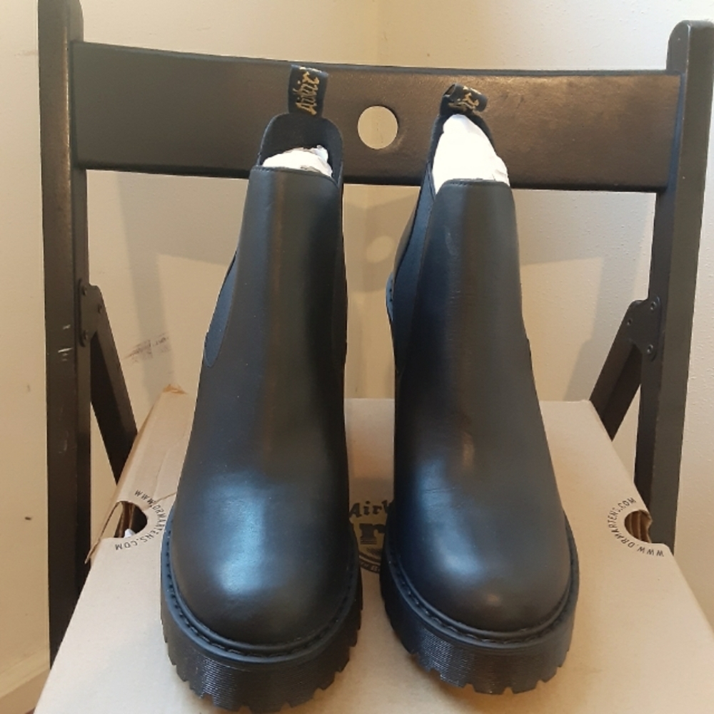 Dr. Martens Hurston Chelsea Boots size 10